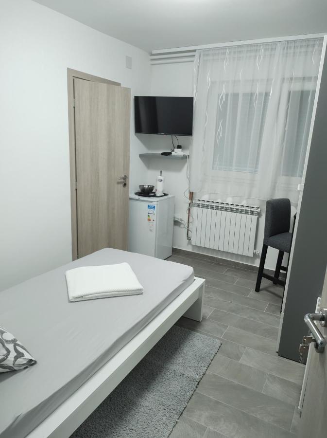 Happy Room Karlovac Exterior photo